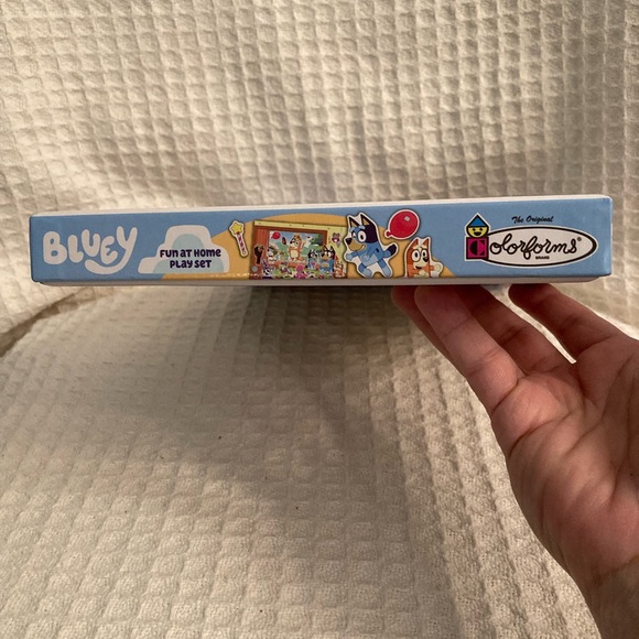 Colorforms Bluey Fun at Home Playset 90+ Repositionable Colorforms New In Box - Picture 2 of 3